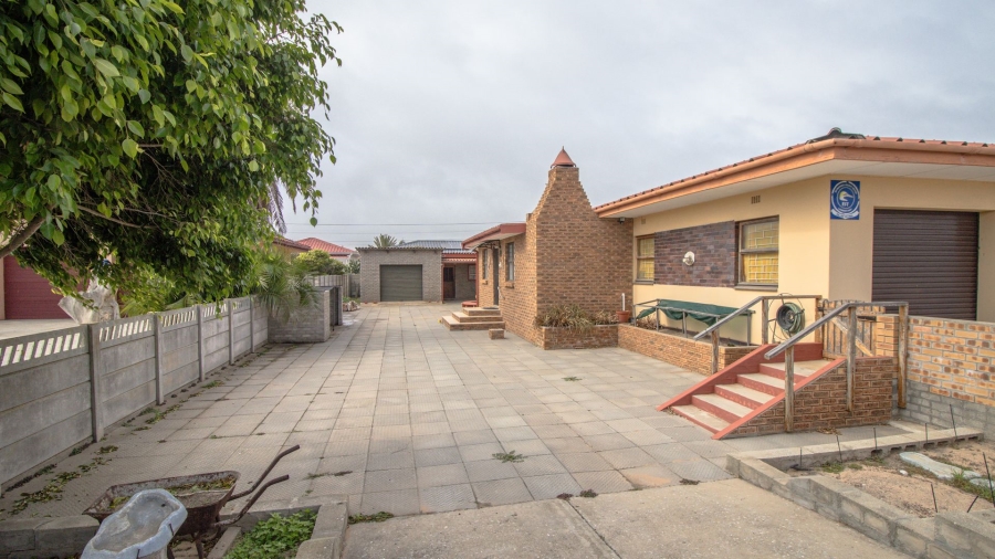 5 Bedroom Property for Sale in Lamberts Bay Western Cape